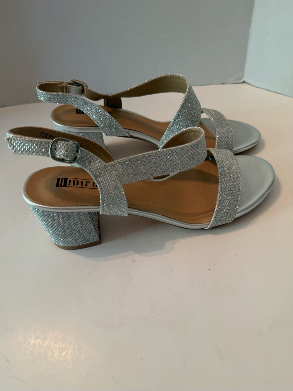 IDIFU Silver Glitter Low Block Heel Slingback Sandals Women’s 8.5 NEW